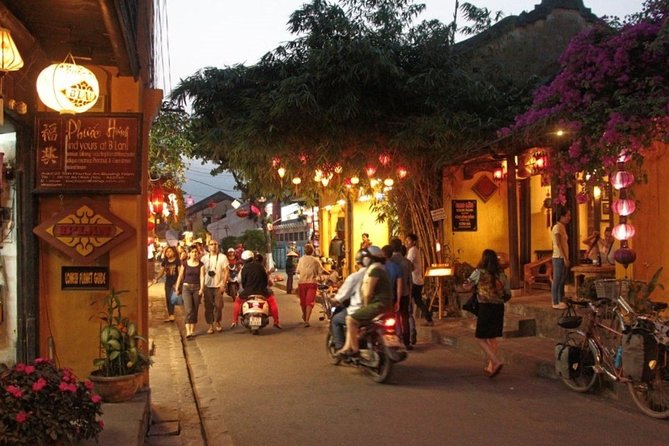 Hoi An at Sunset: Authentic Local Street Food Tour - Group Size, Pace, and Comfort
