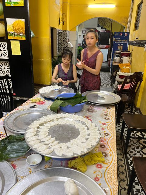 Hoi An hiden food adventure - Cao lau and the Ba Le Well