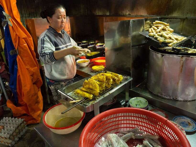 Hoi An: Sunset Food Tasting Tour - Cao Lau, chicken rice, and the most local flavors