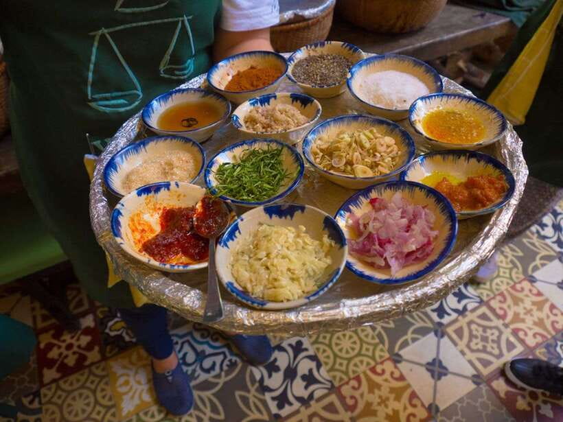 Hoi An: Sunset Food Tasting Tour - Why the small group makes a difference