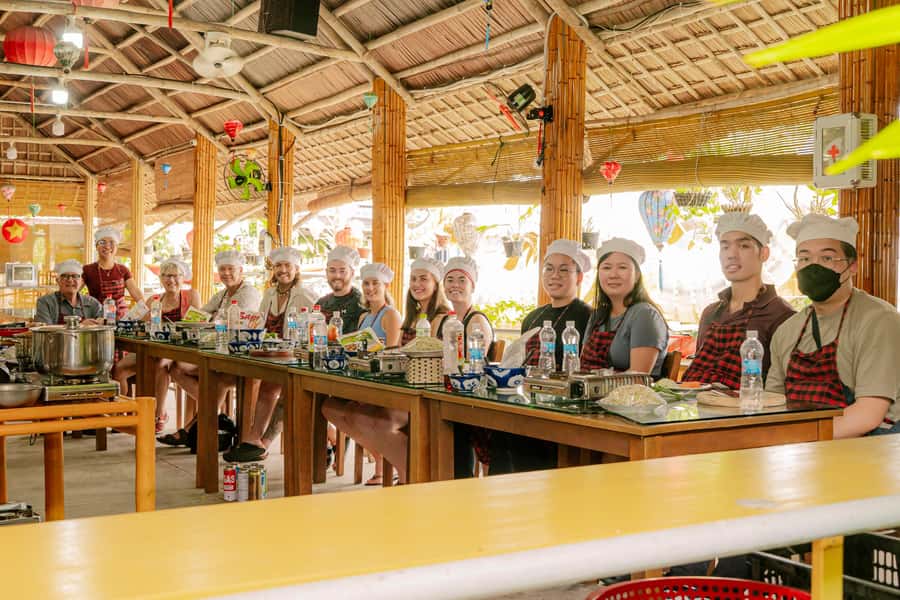 Hoi An: Unique Street Food Tour - What the small-group format changes