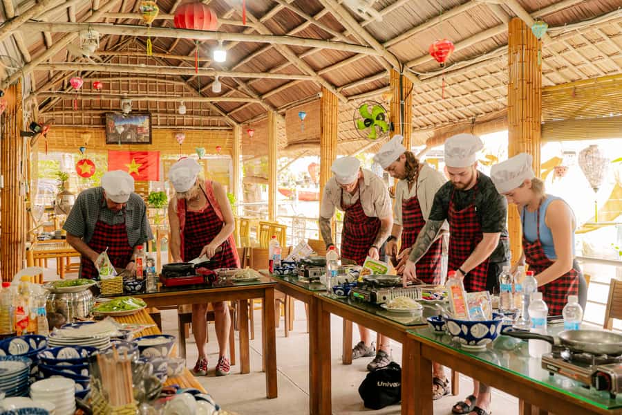 Hoi An: Unique Street Food Tour - Starting at 11 Hoang Dieu Street