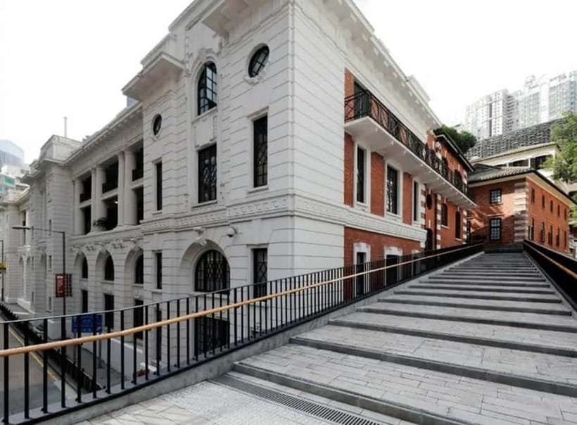 Hong Kong Day Tour: Priority Peak Tram, City Walk & Dim Sum - Why this six-hour route works for first-time visitors