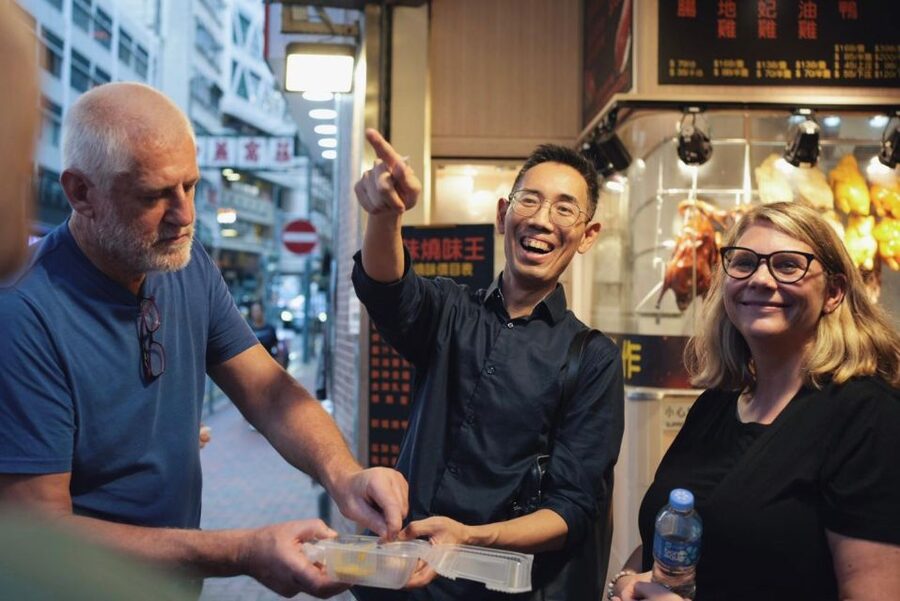 Hong Kong: Street Food Tour with Locals - Dim Sum and Wonton - Queen’s Road Central and the city’s changing face