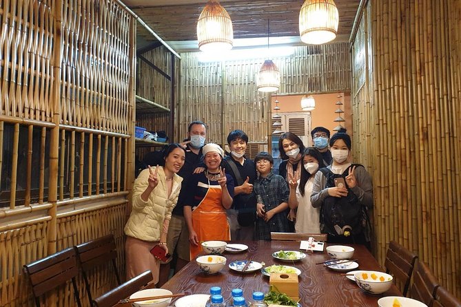 [HOT] Hanoi Old Quarter Walking Street Food - Small Group Tour - How the guides shape the experience