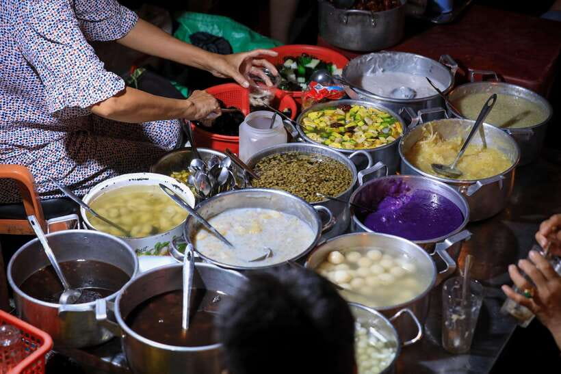 Hue: Guided Local Food Tour with Stories - Vegetarian eating and food restrictions
