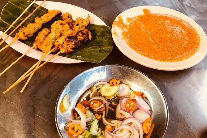 Incredible Bangkok Food Tour - Pad Thai, green curry, and tropical flavors