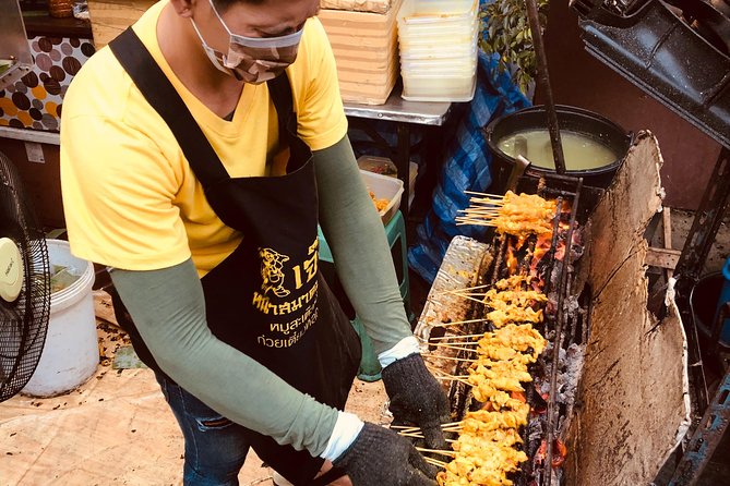 Incredible Bangkok Food Tour - The first bites: pork leg and local restaurant cooking