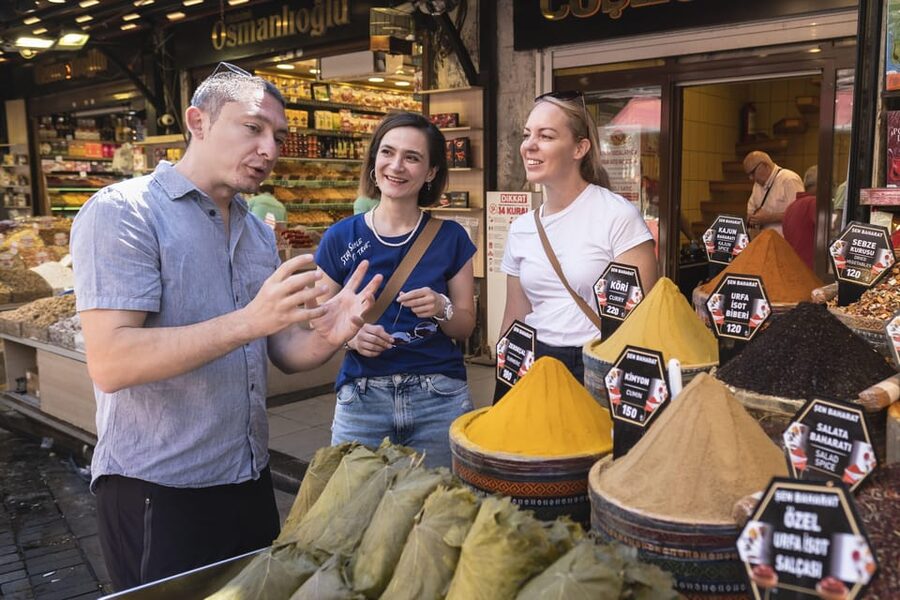 Istanbul: European and Asian Side Guided Foodie Walking Tour - The five things to know before booking