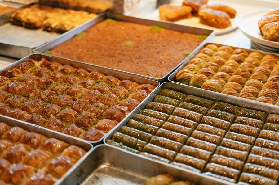 Istanbul: European and Asian Side Guided Foodie Walking Tour - Guide quality and the small-group advantage