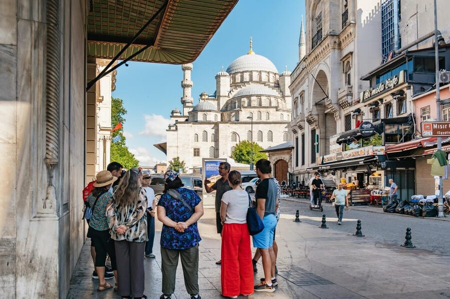 Istanbul: European and Asian Side Guided Foodie Walking Tour - Lunch, kebab, tantuni, and kokoreç