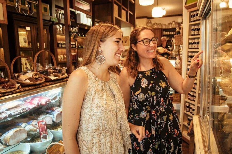 Istanbul: Private Guided Food Tour with 10 Tastings - What the walking pace feels like