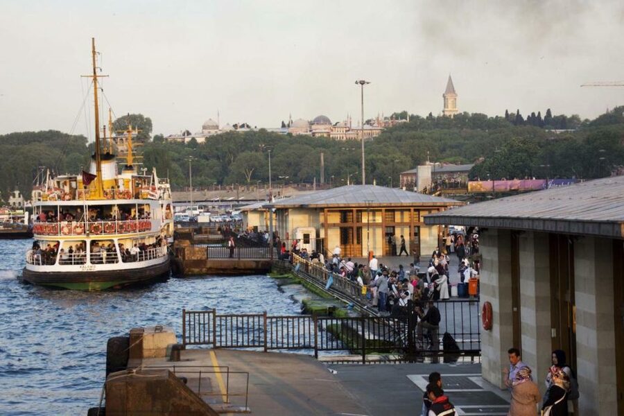 Istanbul: Turkish Food Tour in Kadikoy Across the Bosphorus - The Guides Make the Difference