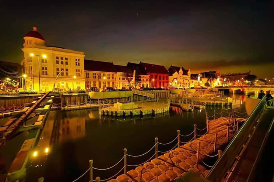 Jakarta: Private Guided Sightseeing & Street Food Night Tour - Why a night tour is a smart way to meet Jakarta