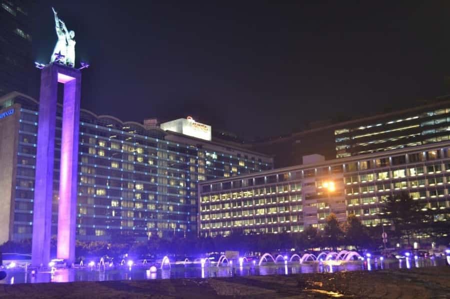 Jakarta: Private Guided Sightseeing & Street Food Night Tour - Istiqlal Mosque and the Cathedral across the street