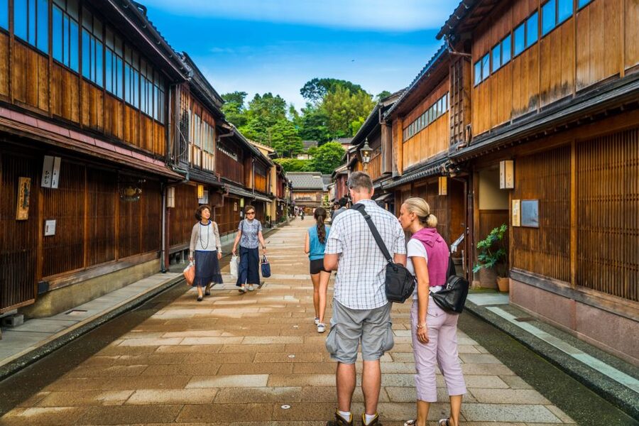 Kanazawa: Private Food Tasting Walking Tour - Oyama Shrine and Kanazawa’s old streets between meals
