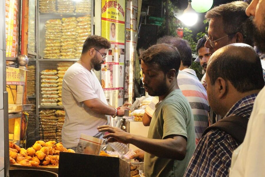 Kolkata Midtown Madness- A Street Food & Nightlife Tour - Bowbazar, a temple, and Bengali sweets