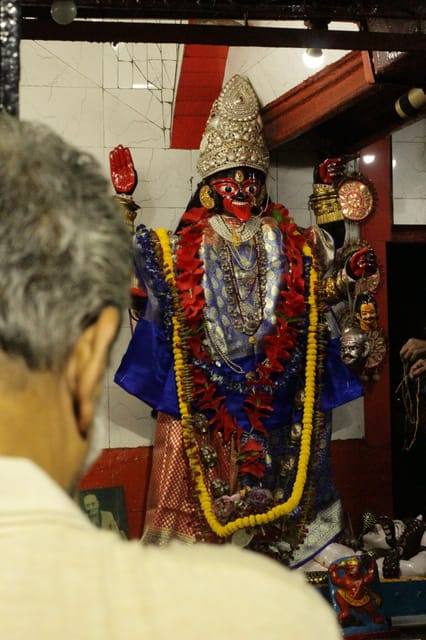 Kolkata Midtown Madness- A Street Food & Nightlife Tour - A local bus to century-old fritters