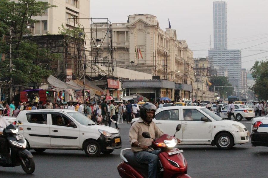 Kolkata Midtown Madness- A Street Food & Nightlife Tour - What the guides add to the evening
