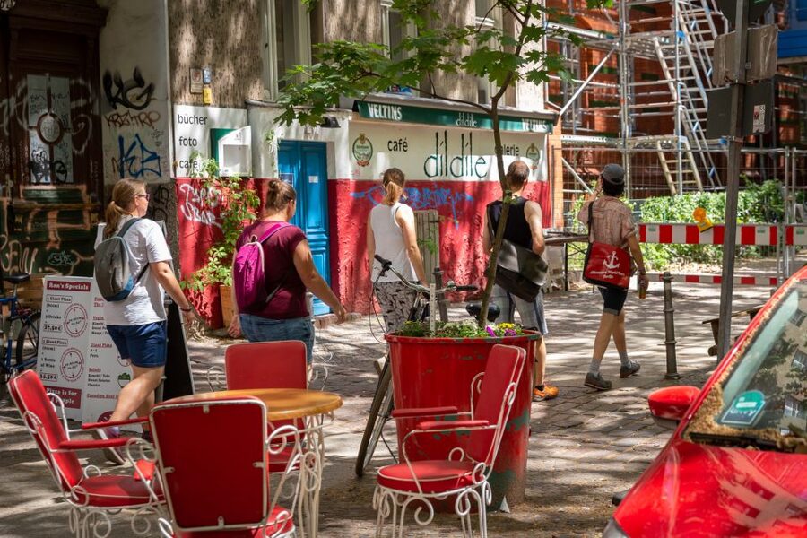 Kreuzberg: Culinary Food Tour - Mariannenstraße, Oranienplatz, and divided Berlin