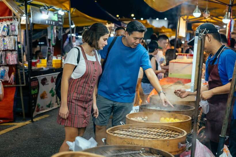 Kuala Lumpur: Local Street Food Night Tour - Jalan Alor after dark