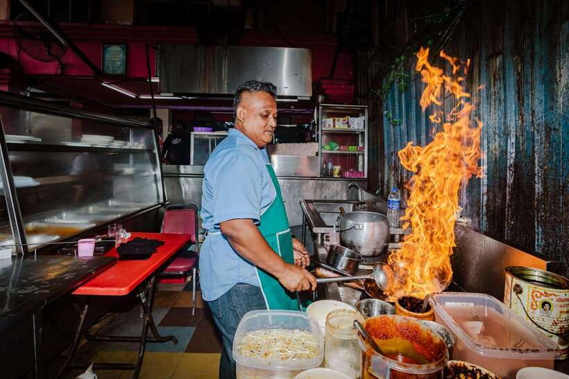 Kuala Lumpur: Sambal Street Food Tour with 15+ Tastings - The market lesson: ingredients before dishes