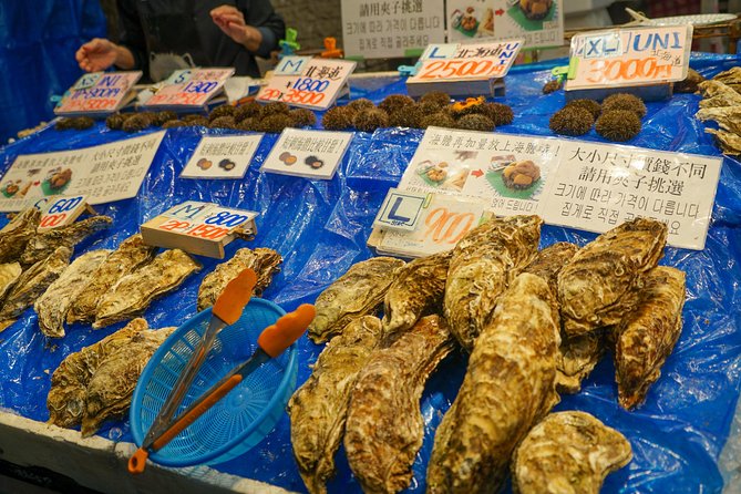 Kuromon Market Food Walking Tour in Osaka (6 stops, 6 tastes) - Doguyasuji, where Osaka cooks shop