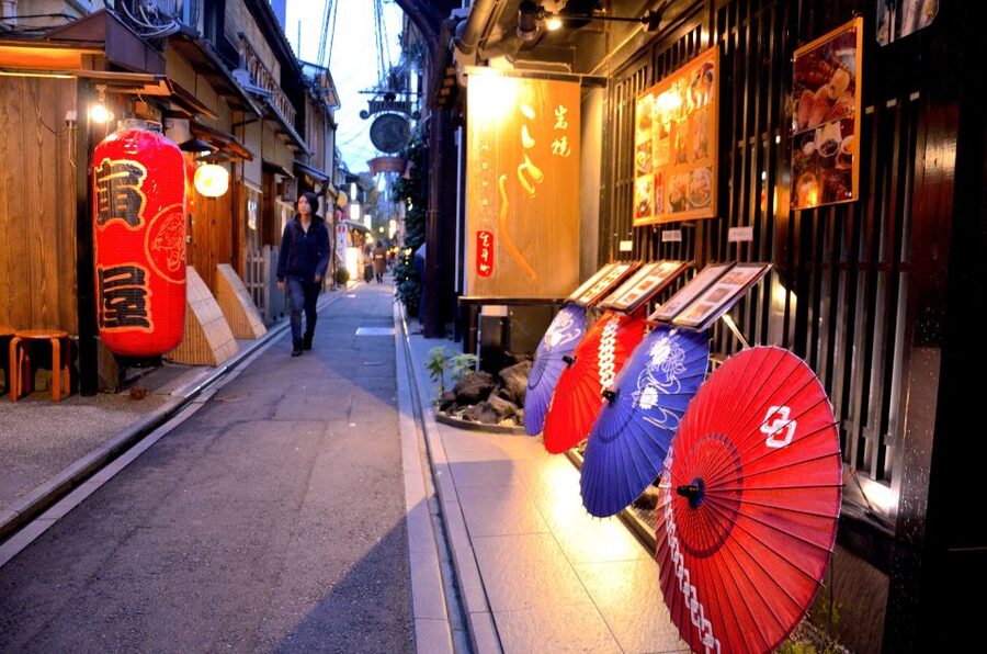 Kyoto: Casual Pontocho Evening Food Tour - Key points to know before booking