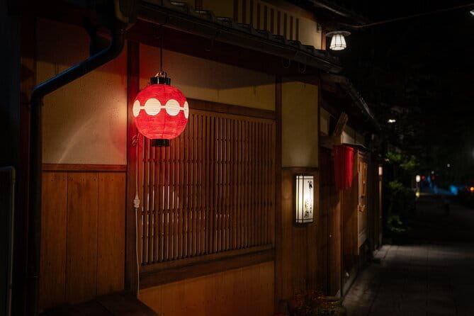 Kyoto: Gion & Pontocho Food Tour with 13 Dishes - Starting at Yasaka Shrine in Gion