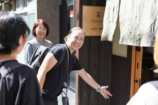 Kyoto: Gion & Pontocho Food Tour with 13 Dishes - Sake, beer, and the rhythm of Japanese dining