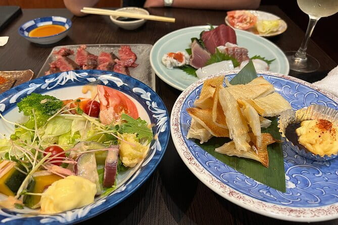 Kyoto: Gion & Pontocho Food Tour with 13 Dishes - Walking through Shirakawa Lane
