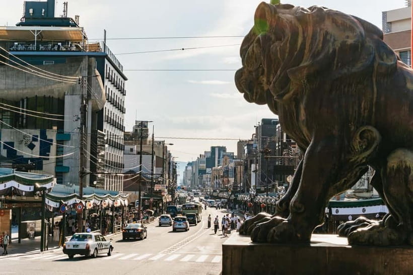 Kyoto Night All-Inclusive Eats and Streets, Gion and Beyond - Guides make or break the evening