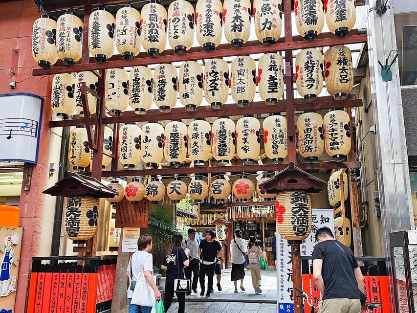 Kyoto: Nishiki Market and Depachika Food Tour with a Local - Walking through Nishiki Market