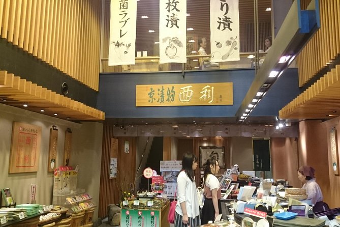 Kyoto Nishiki Market Food and Culture Walking Tour - Nishiki Tenmangu: a useful pause from the food