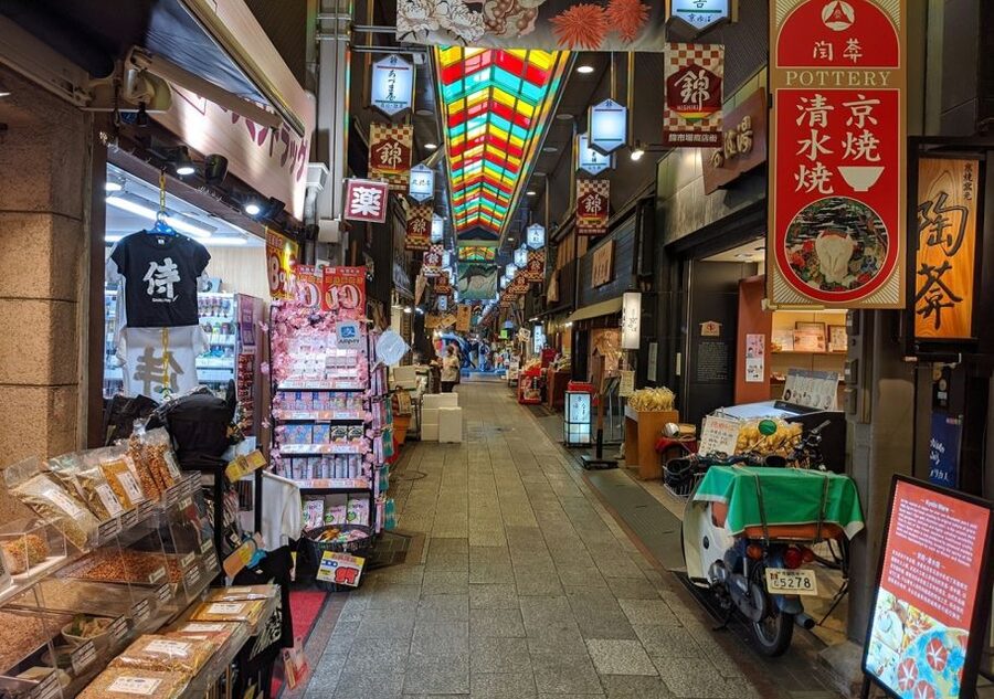 Kyoto: Nishiki Market Food Tour - Why Nishiki Market works so well for a food tour