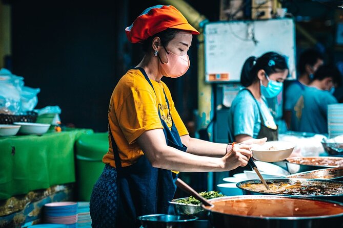 Lanna Kingdom Chiang Mai Food Tour with 15+ Tastings - The market stop and its rougher edges