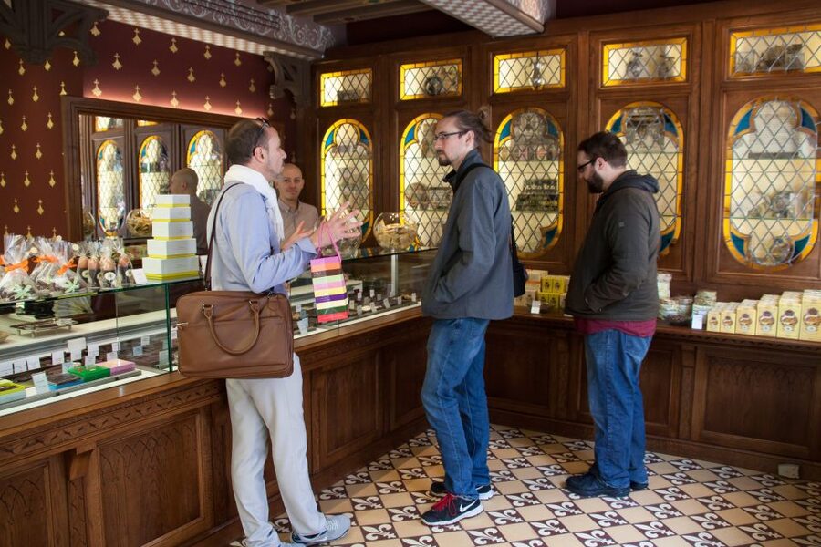Le Marais: Pastry and Chocolate Food Tour - Bakeries and the French Pastry Lesson