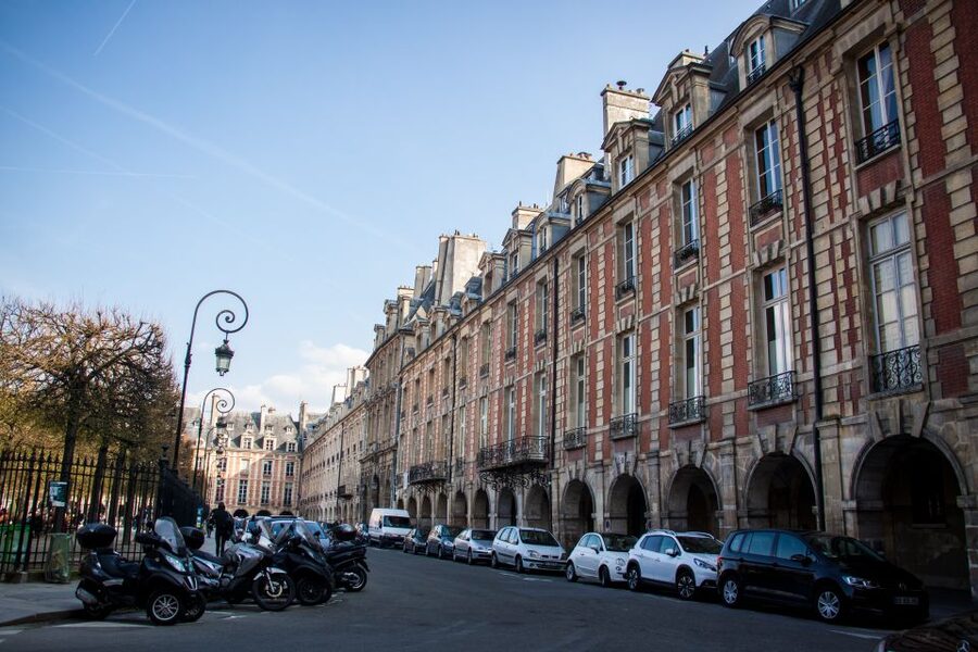 Le Marais: Pastry and Chocolate Food Tour - Chocolate, Ice Cream, and the Sweetest Stops