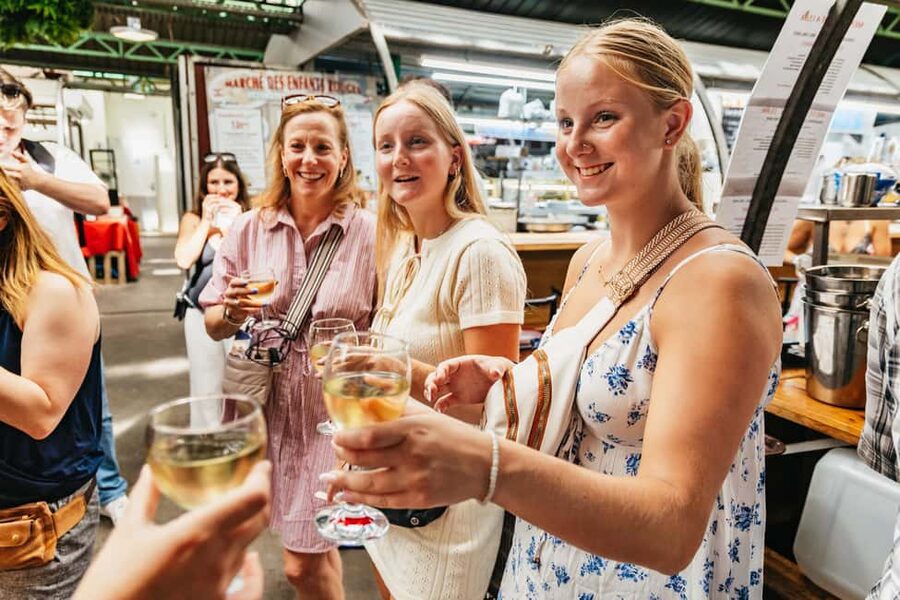 Le Marais Walking Food Tour with Cheese, Wine & Pastries - Key points at a glance