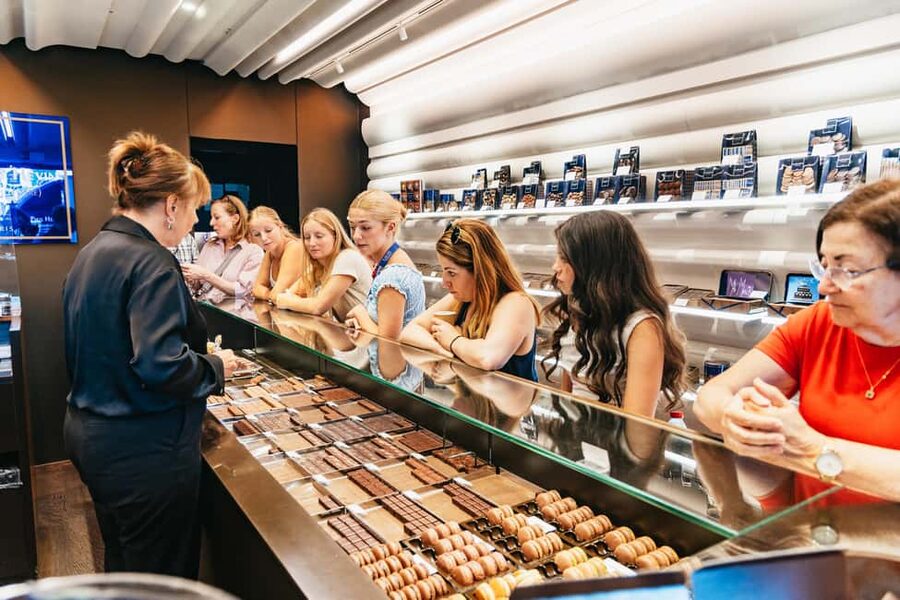 Le Marais Walking Food Tour with Cheese, Wine & Pastries - Who should book this food tour?