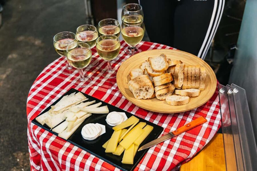 Le Marais Walking Food Tour with Cheese, Wine & Pastries - What you actually eat during the three hours