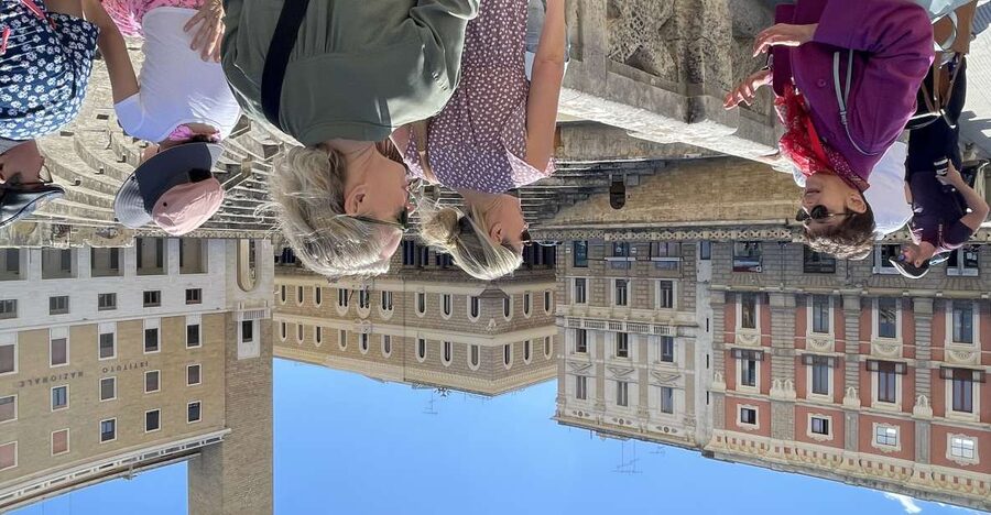 Lecce: Street Food Tasting and Sightseeing Tour - Piazza Duomo and the closed square