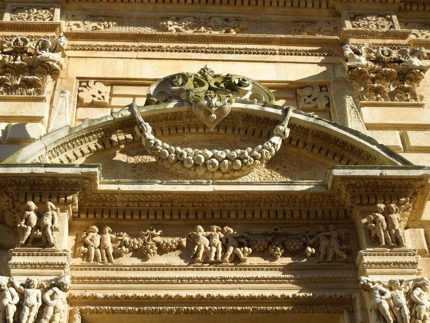 Lecce: Street Food Tasting and Sightseeing Tour - A papier-mâché workshop with a hands-on tradition
