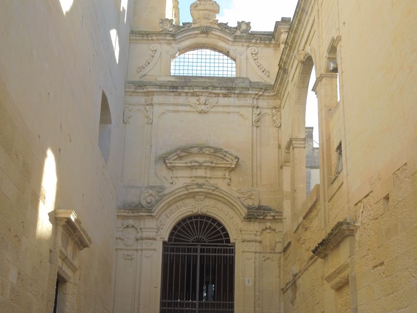 Lecce: Street Food Tasting and Sightseeing Tour - Porta Napoli and the Roman connection