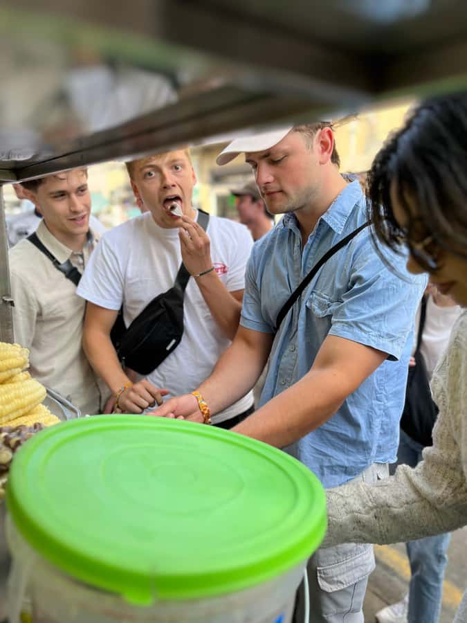 Lima Street Food: A gastronomic adventure through the city. - Plaza Mayor and the final pisco tasting