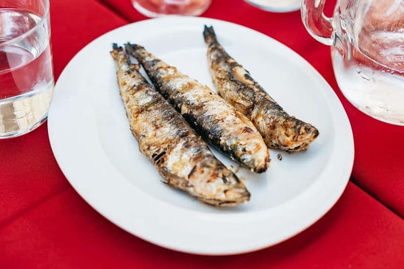 Lisbon: Baixa District Food Tour with Dinner and Drinks - Praça do Comércio and the story of new Lisbon