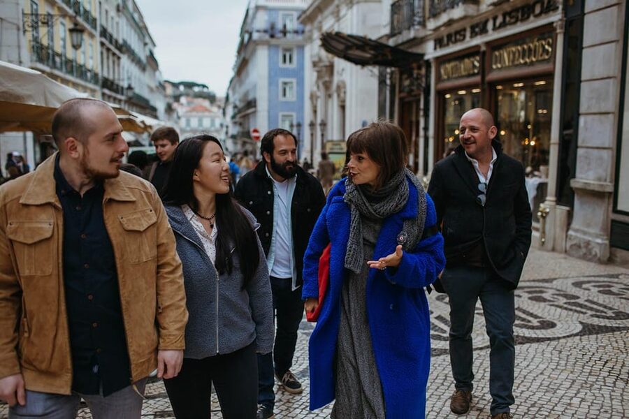 Lisbon: Evening Food & Wine Tour in Bairro Alto - What the guides add to the evening