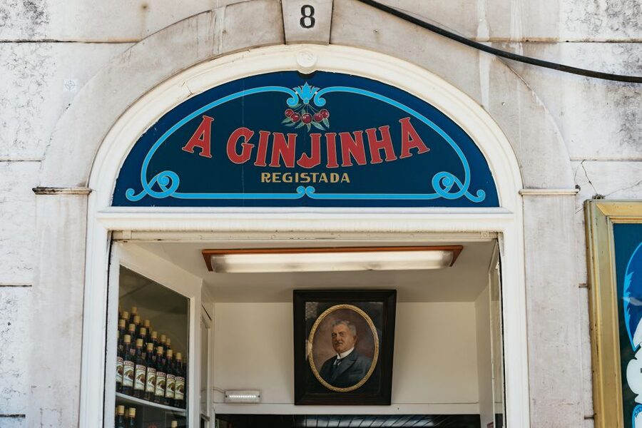 Lisbon: Food and Wine Small Group Walking Tour - Why the guides matter so much