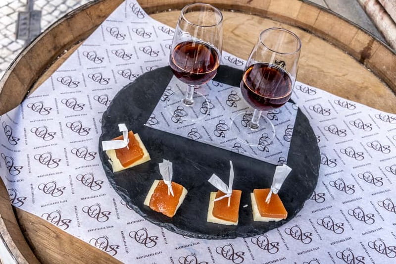 Lisbon: Food Tasting Tour by Tuk Tuk with 2 Stops - Alfama by tuk tuk, with food and views along the way