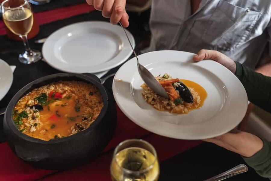 Lisbon: Food & Wine Walking Tour Through Baixa - How the group atmosphere shapes the tour